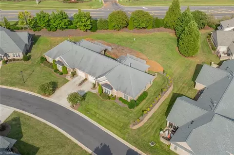 View/Area - 4318 Rockledge Ln, Thomasville, NC 27360 photo 2 of 8