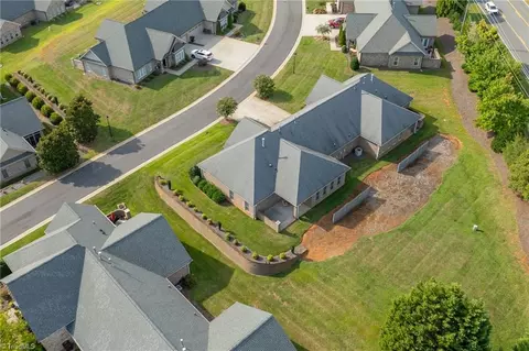 View/Area - 4318 Rockledge Ln, Thomasville, NC 27360 photo 4 of 8