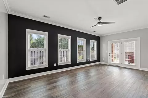 Living - 4318 Rockledge Ln, Thomasville, NC 27360 photo 6 of 7