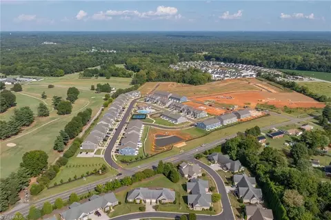 View/Area - 4318 Rockledge Ln, Thomasville, NC 27360 photo 6 of 8