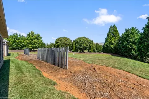 Exterior - 4318 Rockledge Ln, Thomasville, NC 27360 photo 3 of 6