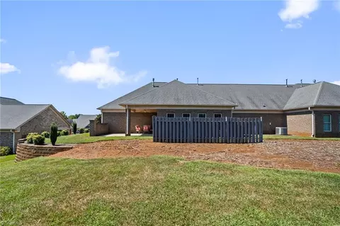 Exterior - 4318 Rockledge Ln, Thomasville, NC 27360 photo 4 of 6