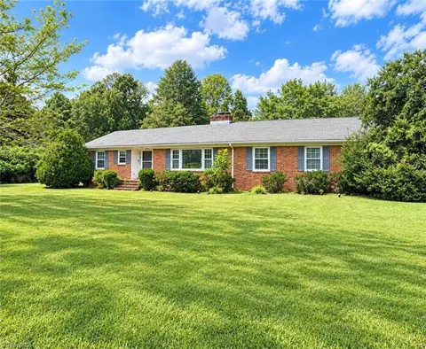 5209 Ventura Dr, Greensboro, NC 27406