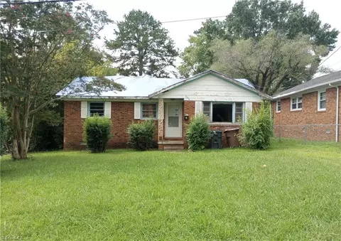 2202 Pear St, Greensboro, NC 27401