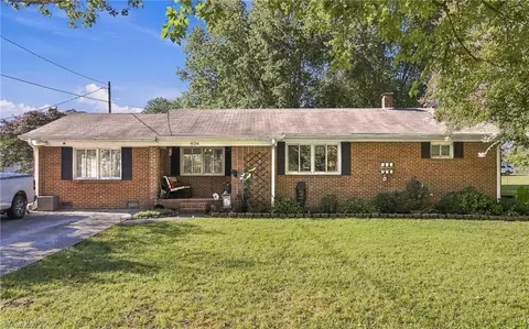 404 Poplar Cir, Yadkinville, NC 27055