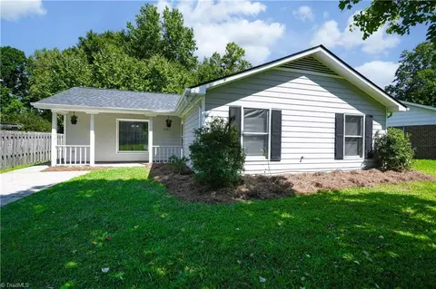 3307 Twin Brooks Dr, Greensboro, NC 27407
