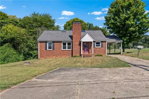 5035 Shattalon Dr, Winston Salem, NC 27106