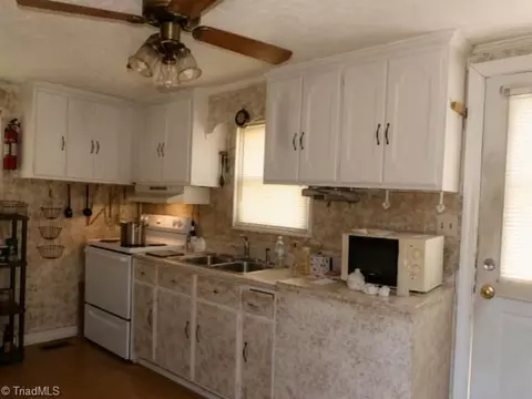 4810 Archdale Rd, Trinity, NC 27370 photo 4