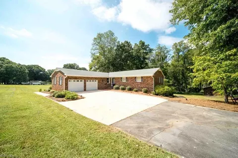 726 Walkertown Guthrie Rd, Winston Salem, NC 27101