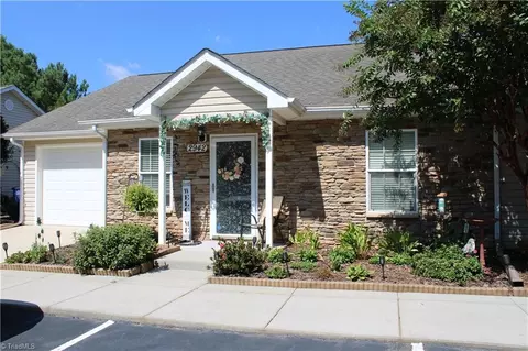 2942 Hyde Place Cir, Winston Salem, NC 27103