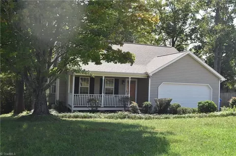 3704 Signet Dr, Winston Salem, NC 27101