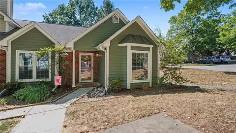 2800 Shadowbrook Ln, Winston Salem, NC 27103