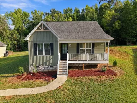 411 Park Ln, Reidsville, NC 27320