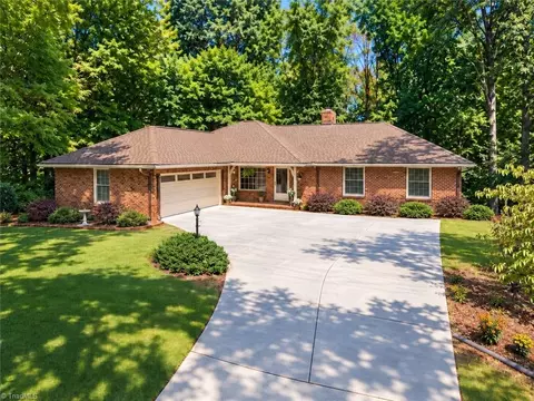 5 Windsor Cir, Thomasville, NC 27360