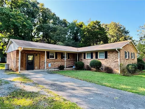 2003 Neelley Rd, Pleasant Garden, NC 27313