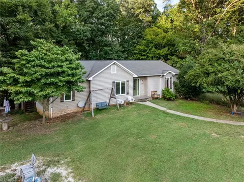 1885 Helmstetler Rd, Lexington, NC 27295