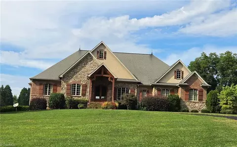 1201 Brook Acres Trl, Clemmons, NC 27012