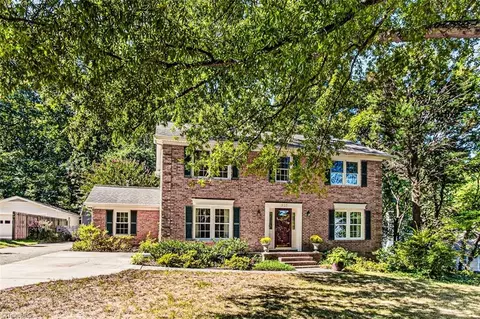 907 Bearhollow Rd, Greensboro, NC 27410