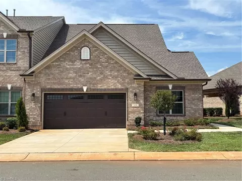 1036 Beechcraft Dr, Mebane, NC 27302