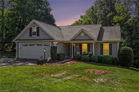 848 Ridge View Ter, Rural Hall, NC 27045