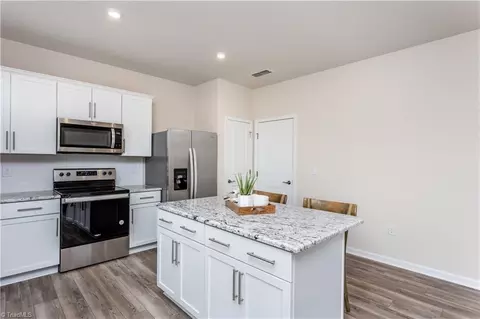 Kitchen - 404 Chesney Pl, Thomasville, NC 27360 photo 3 of 3