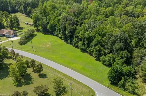 935 Caudle Rd, Randleman, NC 27317