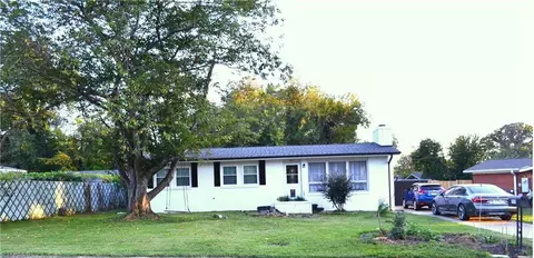 1610 Wolfe Rd, Greensboro, NC 27405
