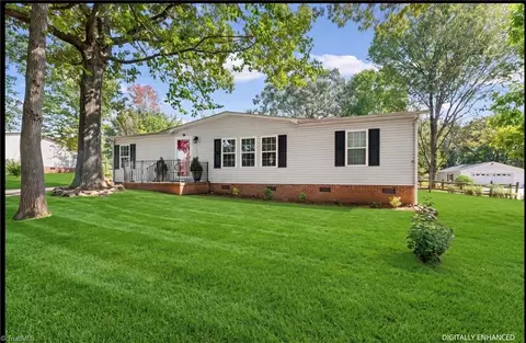 121 Regatta Ln, Mooresville, NC 28115