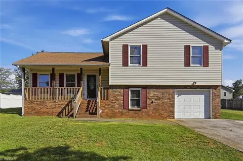 3709 Signet Dr, Winston Salem, NC 27101