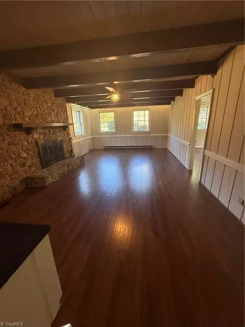 Living - 321 Pineview Dr, Mount Airy, NC 27030 photo 3 of 4