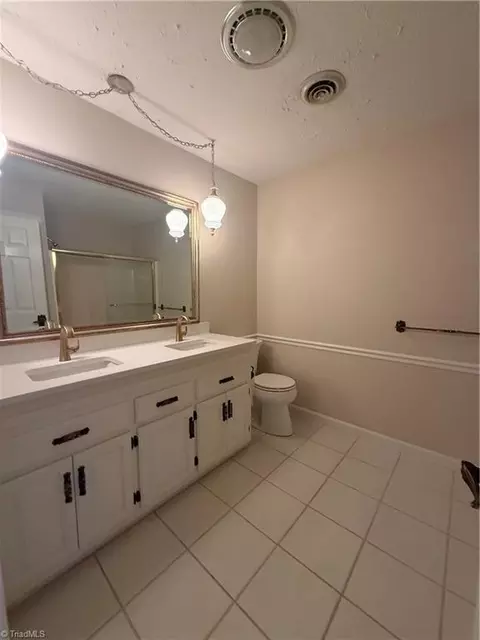 Bath - 321 Pineview Dr, Mount Airy, NC 27030 photo 1 of 3