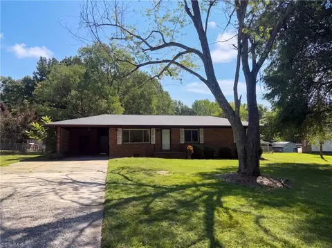 5909 Chipmunk Dr, Greensboro, NC 27407