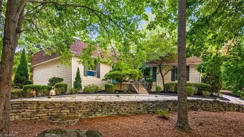 1606 Cherokee Dr, High Point, NC 27262