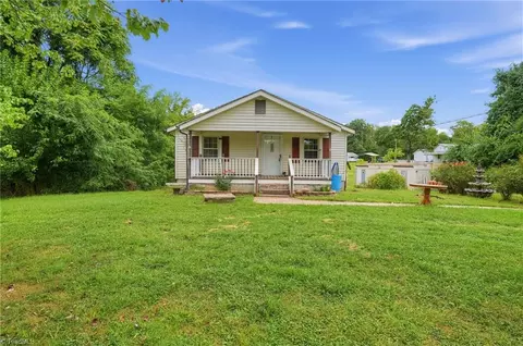 862 Country Club Dr, State Road, NC 28676