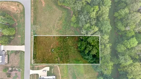 3816 Deerwood Acres Dr, Summerfield, NC 27358