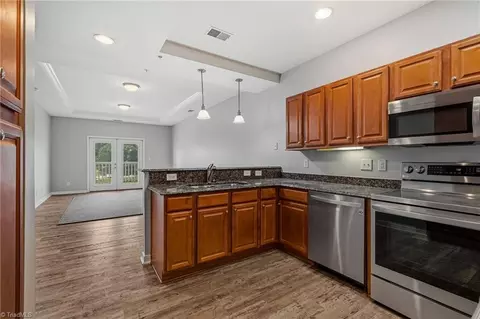605 W Market St #314, Greensboro, NC 27401