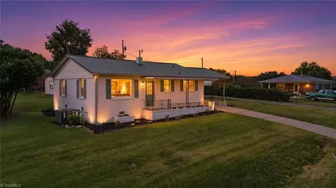 5361 Meadowlane Dr, Granite Falls, NC 28630