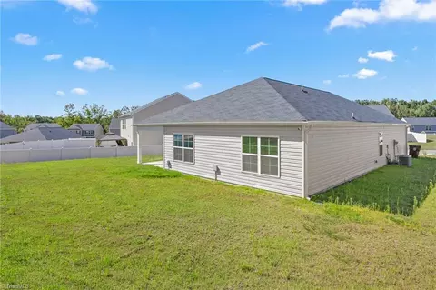 Exterior - 5026 Crest Ct, Trinity, NC 27370 photo 6 of 7