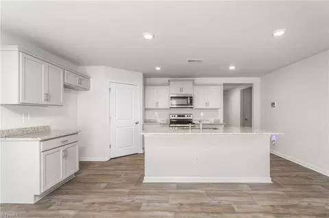 Entry Way - 5026 Crest Ct, Trinity, NC 27370 photo 5 of 8