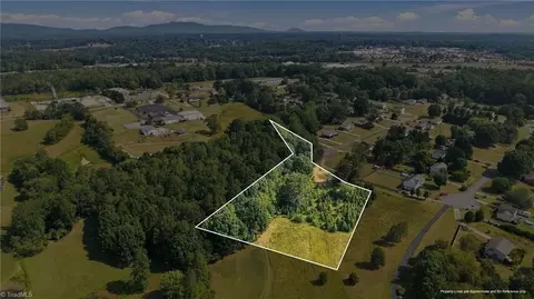 3337 Coventry Forest Ln, King, NC 27021 photo 2