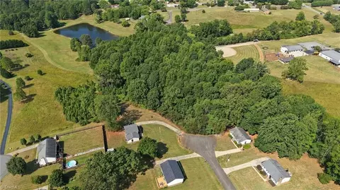 3337 Coventry Forest Ln, King, NC 27021 photo 4