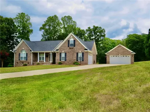 132 Feather Ridge Cir, Reidsville, NC 27320