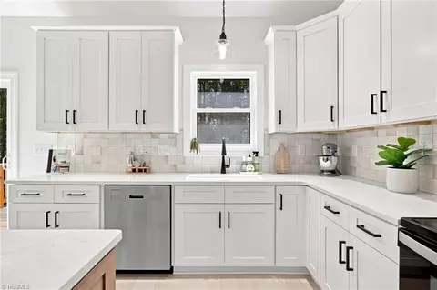 Kitchen - 495 Jacobs Dr, Salisbury, NC 28144 photo 6 of 7