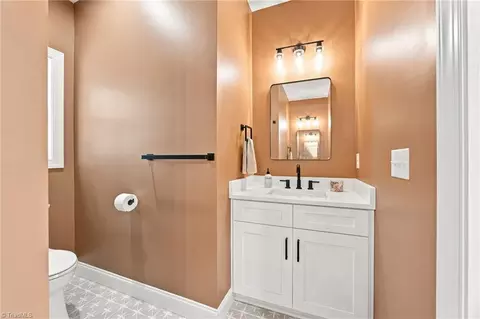 Bath - 495 Jacobs Dr, Salisbury, NC 28144 photo 6 of 7