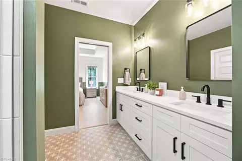 Bath - 495 Jacobs Dr, Salisbury, NC 28144 photo 1 of 7