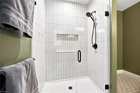 Bath - 495 Jacobs Dr, Salisbury, NC 28144 photo 4 of 7