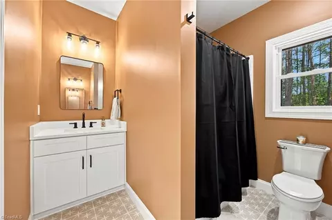 Bath - 495 Jacobs Dr, Salisbury, NC 28144 photo 7 of 7
