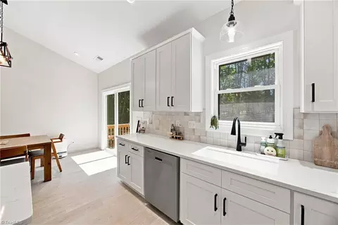 Kitchen - 495 Jacobs Dr, Salisbury, NC 28144 photo 5 of 7