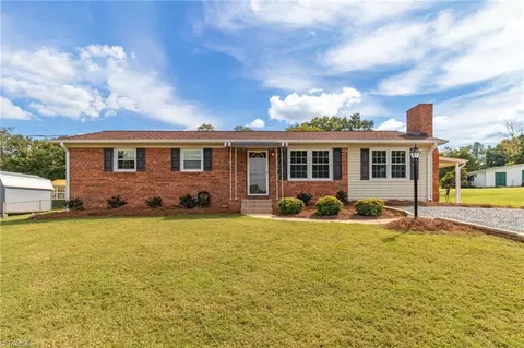 4010 Elkton Trl, Winston Salem, NC 27107