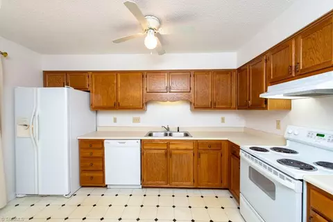 Kitchen - 1418 Bailey Cir, High Point, NC 27262 photo 2 of 3